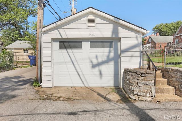 6516 Pernod Avenue, St Louis, MO 63139