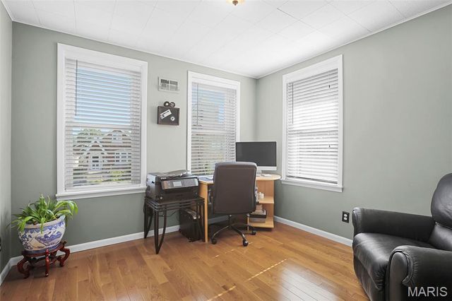 6516 Pernod Avenue, St Louis, MO 63139