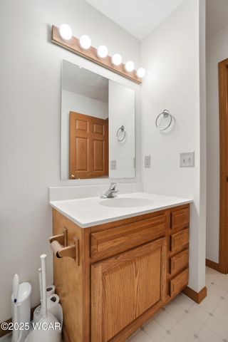 123 Eagles Point W, Lima, OH 45805