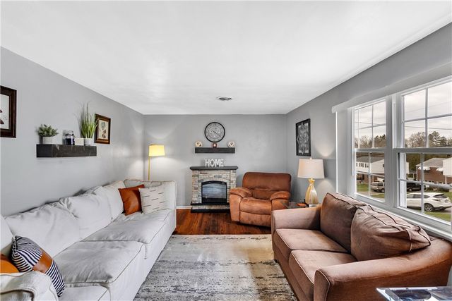 2537 N Lightwood Ave, Bethel Park, PA 15102