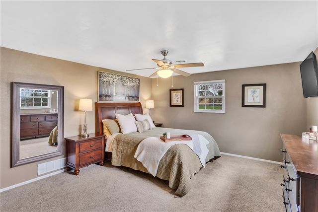 2537 N Lightwood Ave, Bethel Park, PA 15102