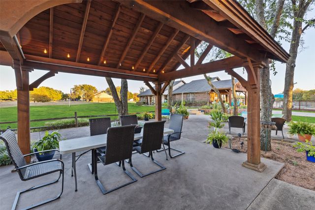 2104 W Holiday, Fate, TX 75087
