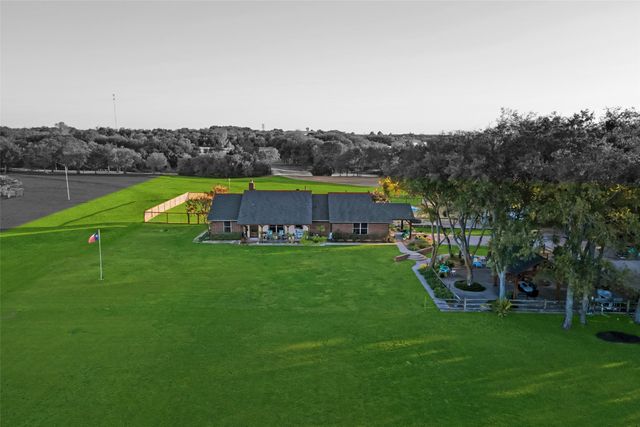 2104 W Holiday, Fate, TX 75087