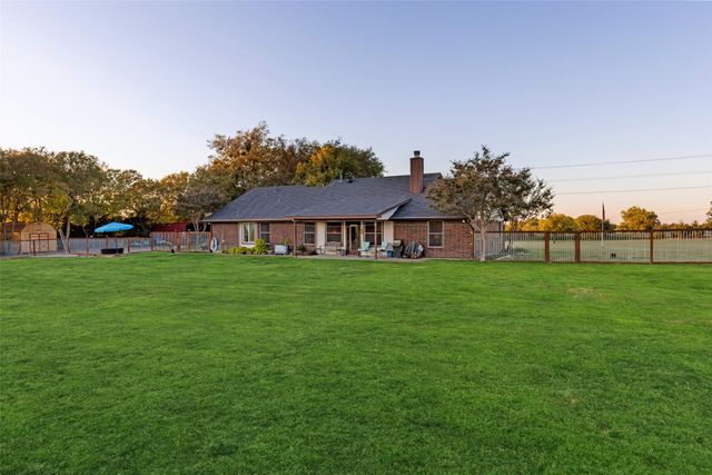 2104 W Holiday, Fate, TX 75087