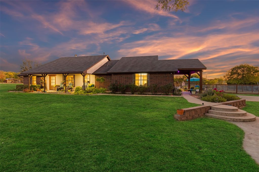 2104 W Holiday, Fate, TX 75087