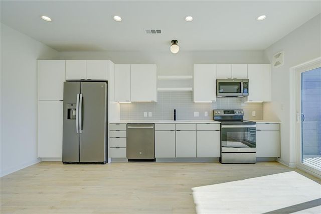 100 W Mockingbird LN 403, Austin, TX 78745