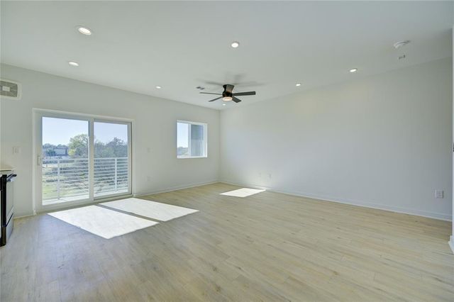 100 W Mockingbird LN 403, Austin, TX 78745