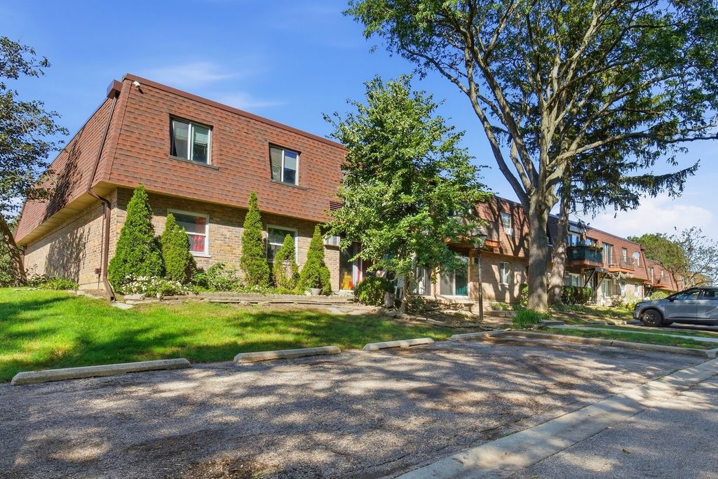 735 Grove Drive 214, Buffalo Grove, IL 60089 — exterior