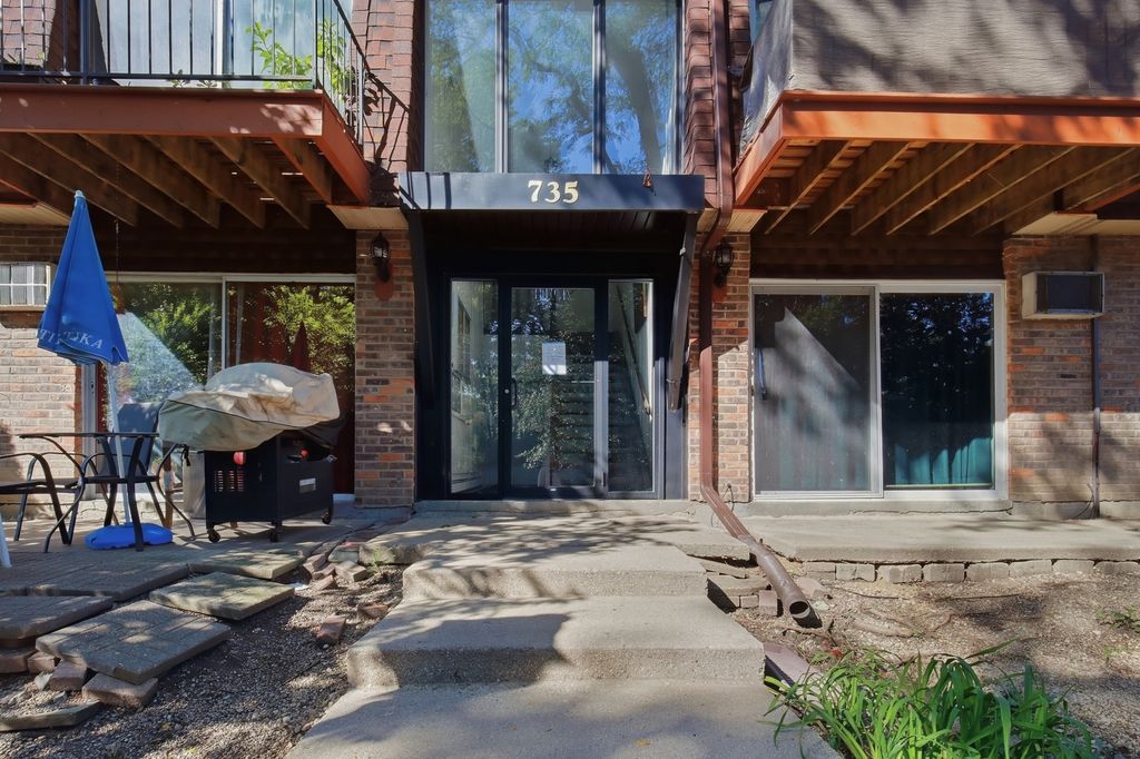 735 Grove Drive 214, Buffalo Grove, IL 60089 — photo 2
