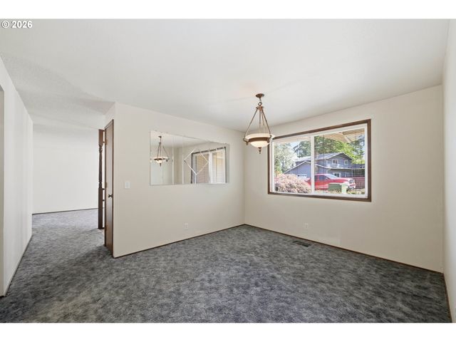 488 CASCADE Dr, Springfield, OR 97478