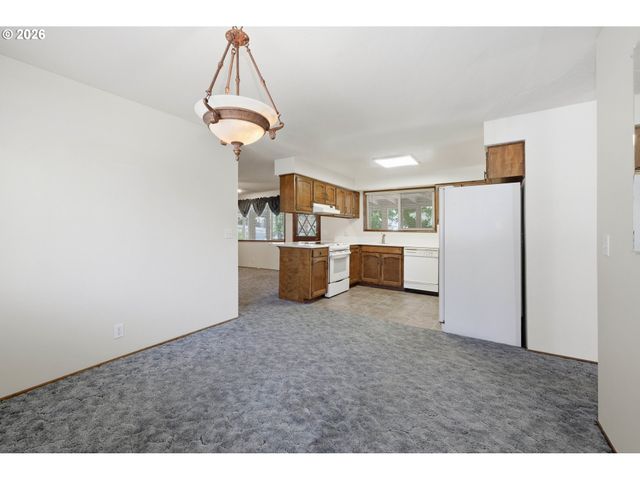 488 CASCADE Dr, Springfield, OR 97478