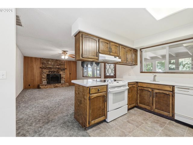488 CASCADE Dr, Springfield, OR 97478