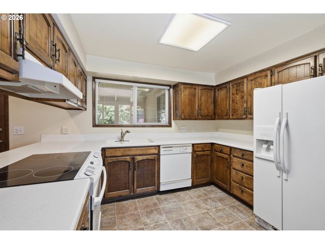 488 CASCADE Dr, Springfield, OR 97478
