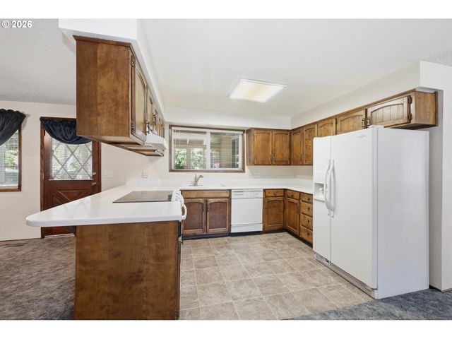 488 CASCADE Dr, Springfield, OR 97478