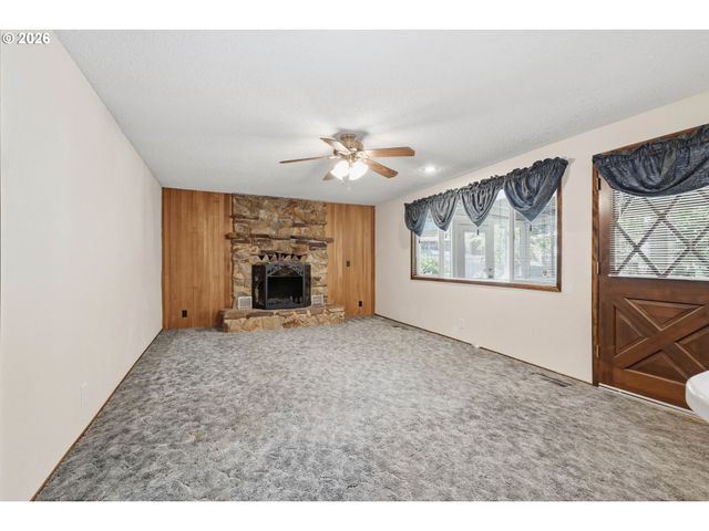 488 CASCADE Dr, Springfield, OR 97478