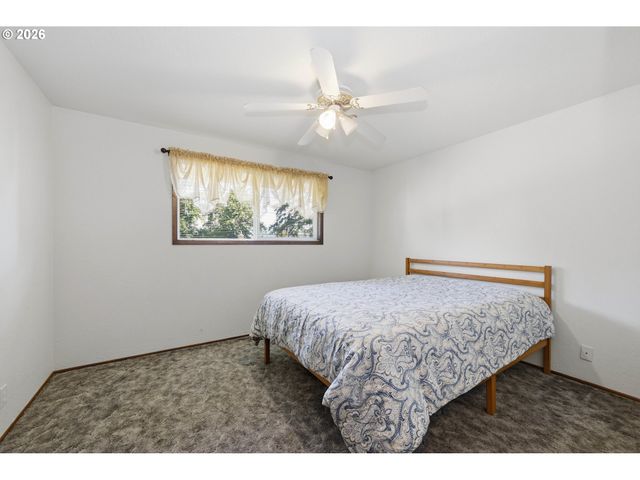 488 CASCADE Dr, Springfield, OR 97478