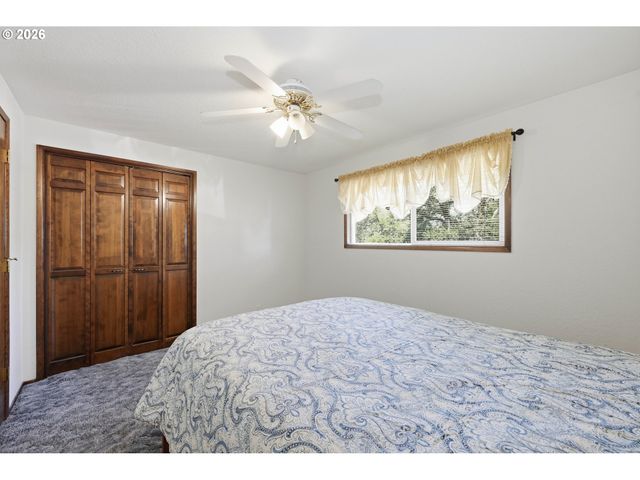 488 CASCADE Dr, Springfield, OR 97478