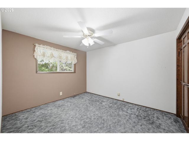 488 CASCADE Dr, Springfield, OR 97478