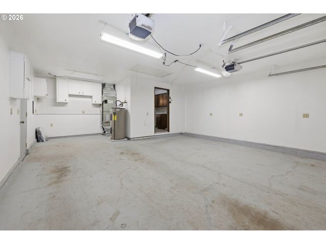 488 CASCADE Dr, Springfield, OR 97478