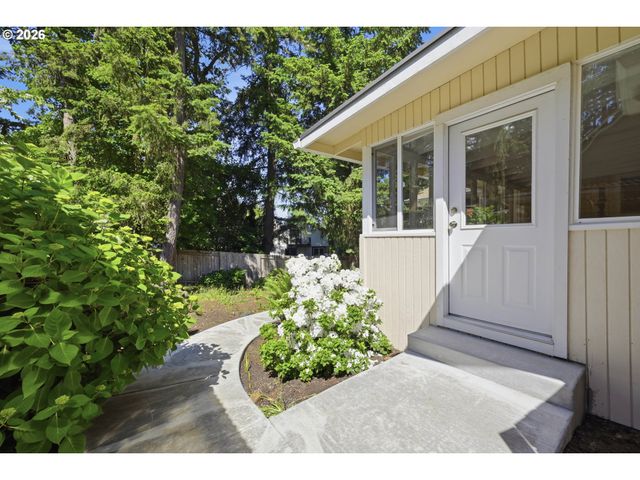 488 CASCADE Dr, Springfield, OR 97478