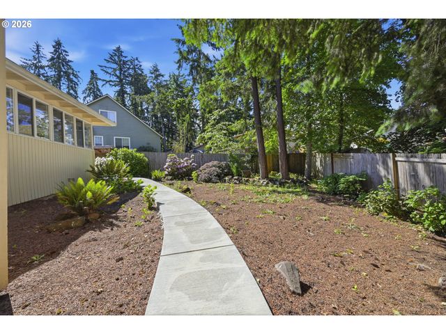 488 CASCADE Dr, Springfield, OR 97478