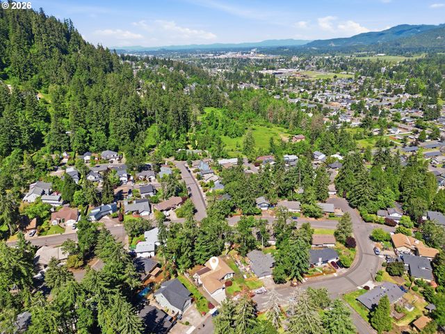 488 CASCADE Dr, Springfield, OR 97478