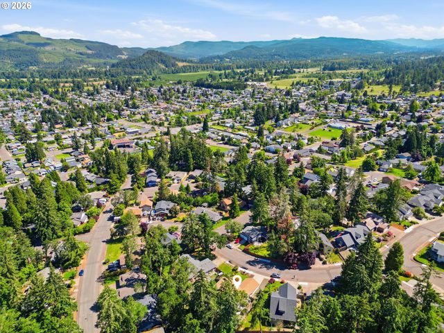 488 CASCADE Dr, Springfield, OR 97478