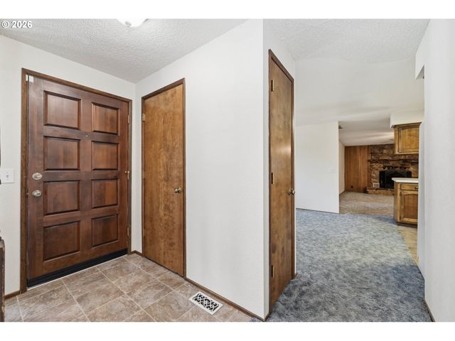488 CASCADE Dr, Springfield, OR 97478