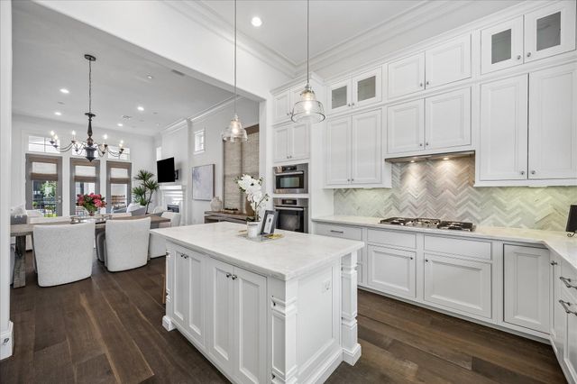 1208 Mosaico Lane, Houston, TX 77055