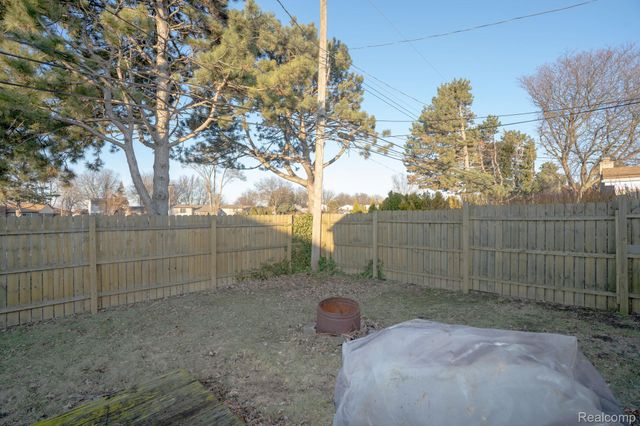 13657 Jenny Drive, Warren, MI 48088