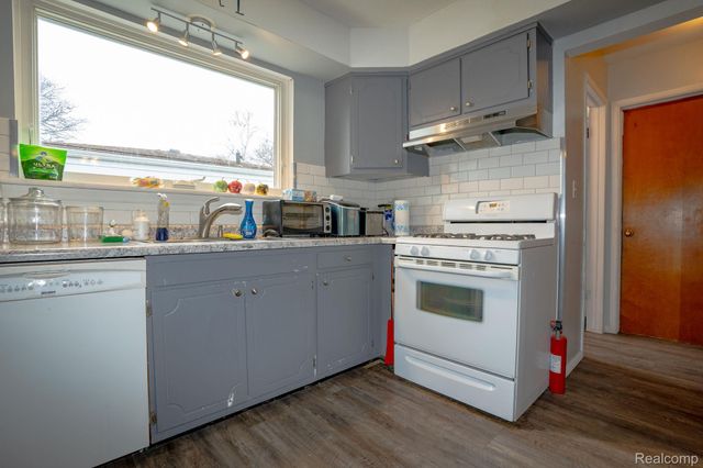 13657 Jenny Drive, Warren, MI 48088