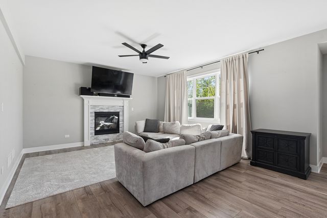 23082 Mayfield Drive, Frankfort, IL 60423