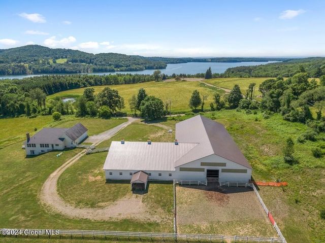 42 Ashcroft Road, Pittstown, NY 12185