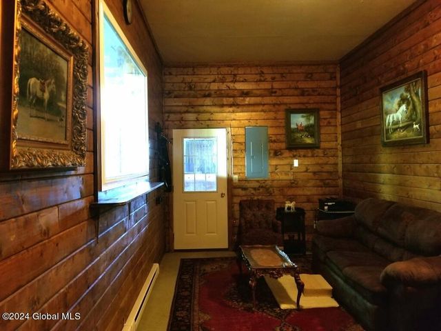 42 Ashcroft Road, Pittstown, NY 12185