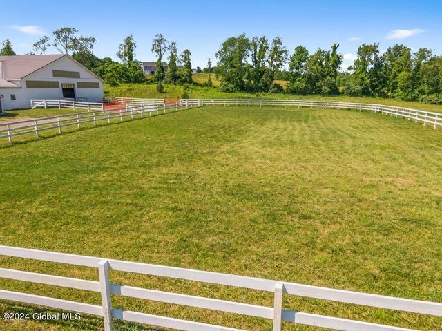 42 Ashcroft Road, Pittstown, NY 12185