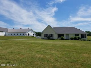 42 Ashcroft Road, Pittstown, NY 12185