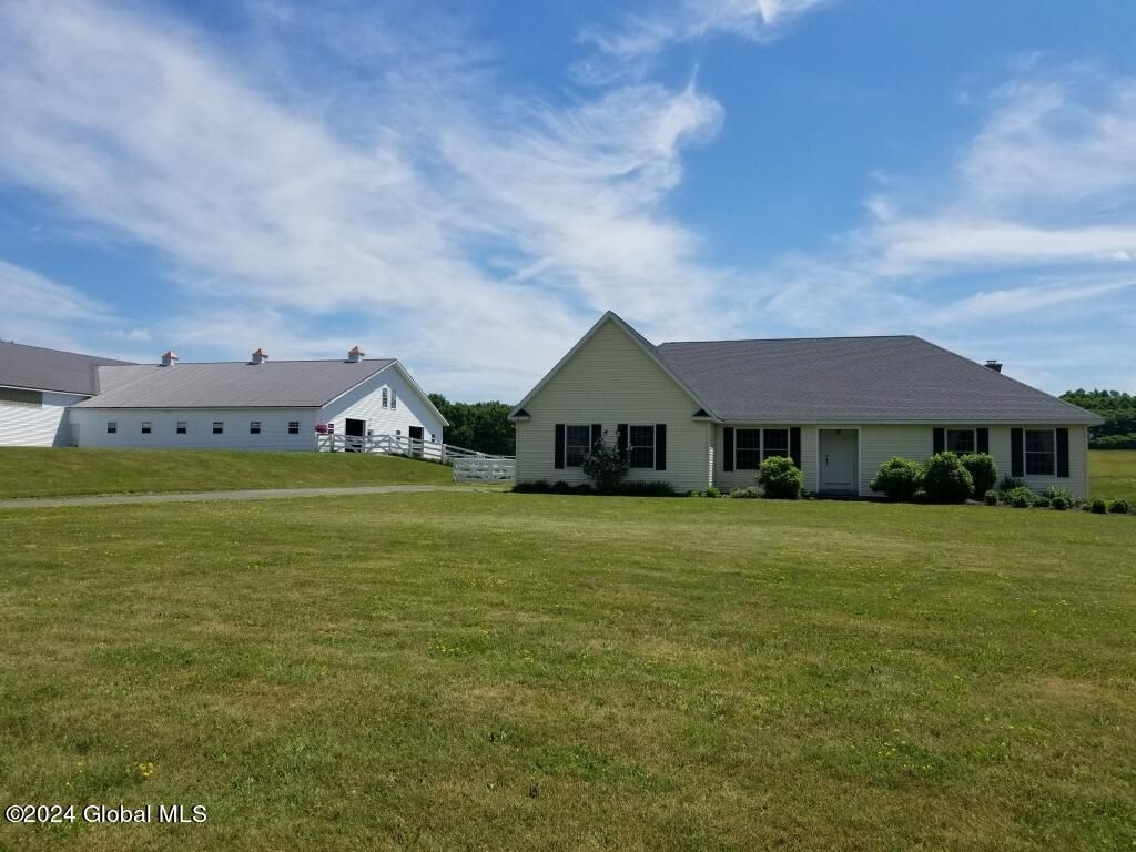 42 Ashcroft Road, Pittstown, NY 12185