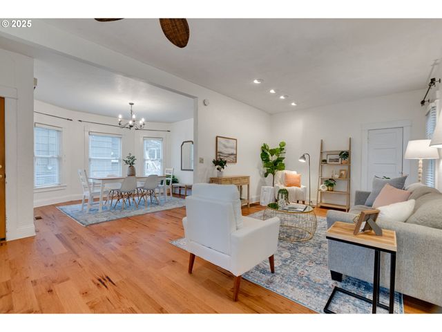 1566 Se SHERRETT St A, Portland, OR 97202