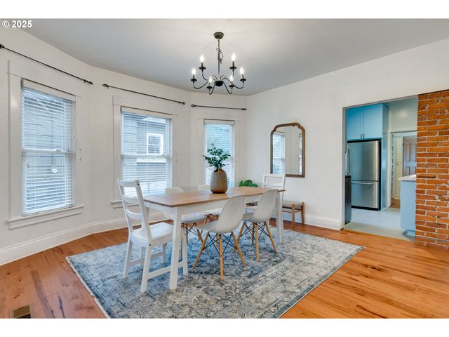 1566 Se SHERRETT St A, Portland, OR 97202