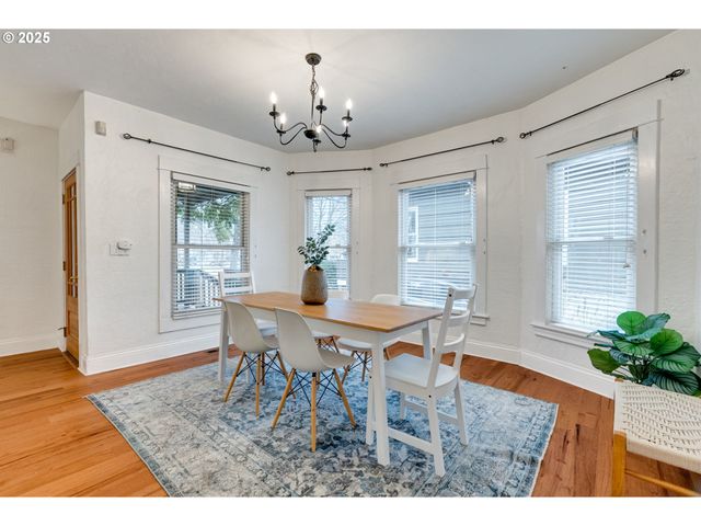 1566 Se SHERRETT St A, Portland, OR 97202