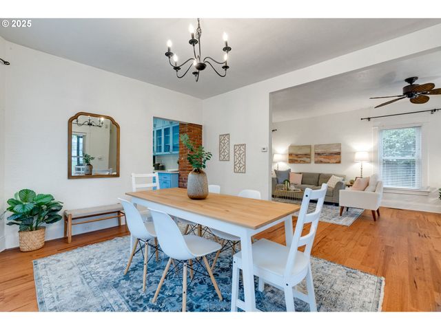 1566 Se SHERRETT St A, Portland, OR 97202