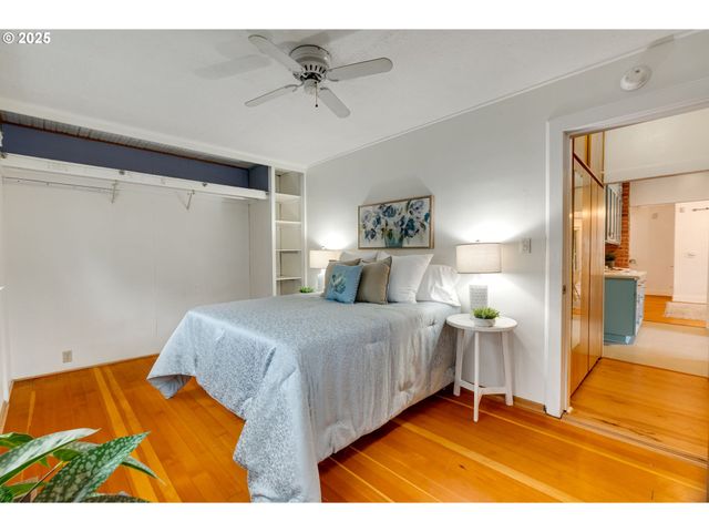 1566 Se SHERRETT St A, Portland, OR 97202