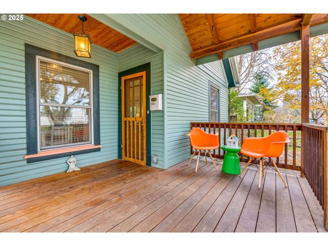 1566 Se SHERRETT St A, Portland, OR 97202