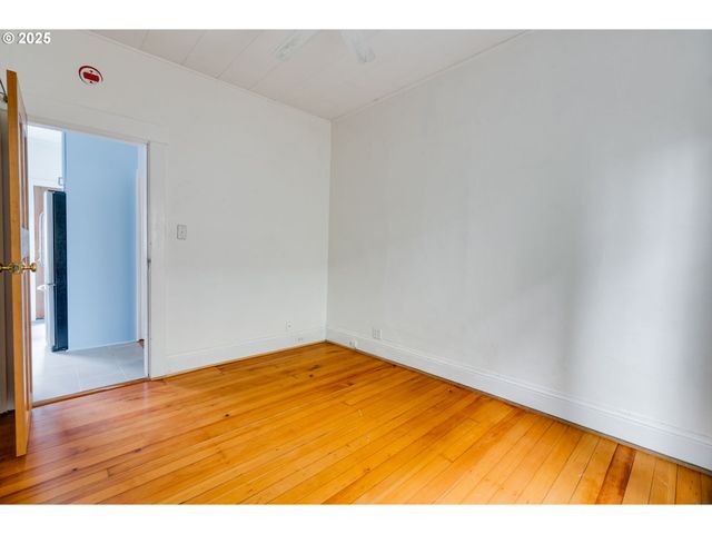 1566 Se SHERRETT St A, Portland, OR 97202