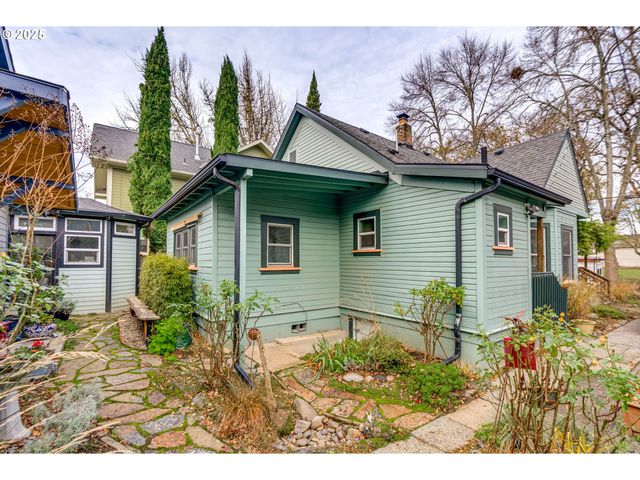 1566 Se SHERRETT St A, Portland, OR 97202