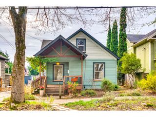 1566 Se SHERRETT St A, Portland, OR 97202