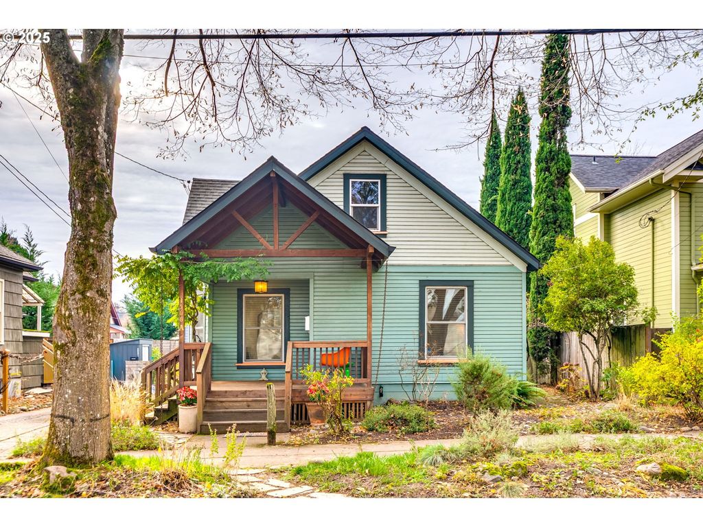 1566 Se SHERRETT St A, Portland, OR 97202