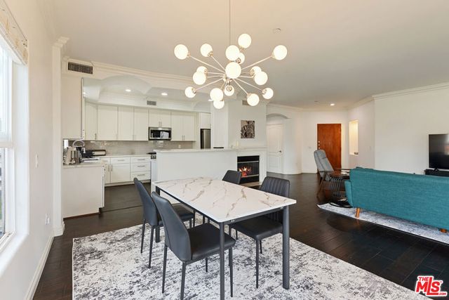 1862 S Bentley Avenue 202, Los Angeles, CA 90025