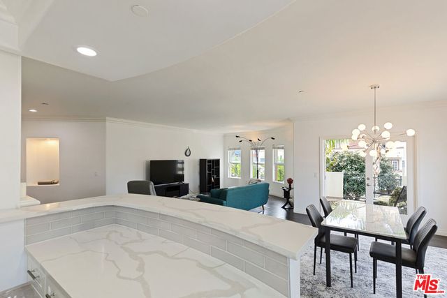 1862 S Bentley Avenue 202, Los Angeles, CA 90025