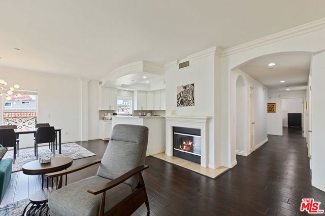 1862 S Bentley Avenue 202, Los Angeles, CA 90025